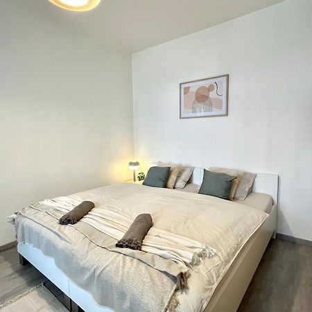 The Elite Suite Downtown 2- Bedroom Apt Ac & Garage Parking Bratislava Luaran gambar