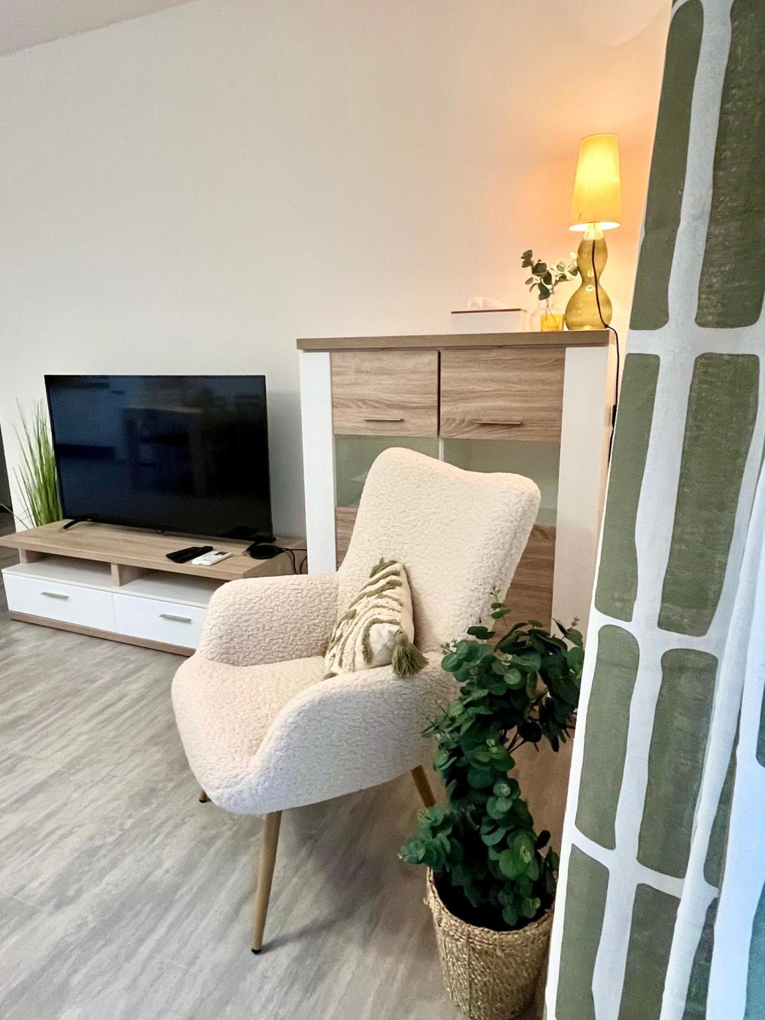 The Elite Suite Downtown 2- Bedroom Apt Ac & Garage Parking Bratislava Luaran gambar