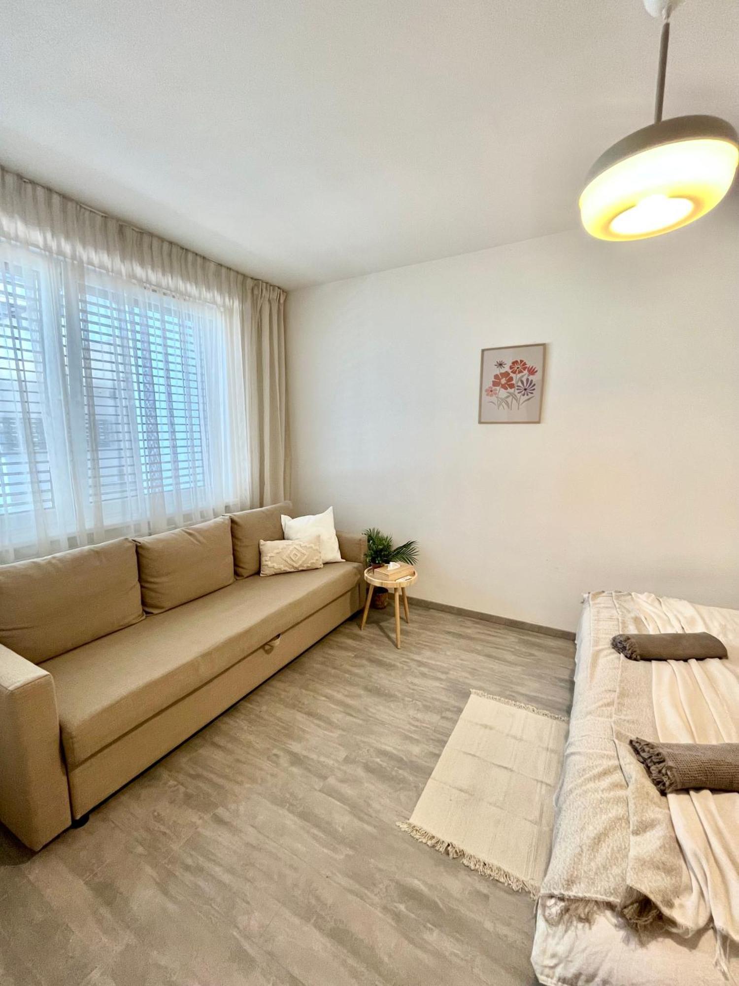 The Elite Suite Downtown 2- Bedroom Apt Ac & Garage Parking Bratislava Luaran gambar