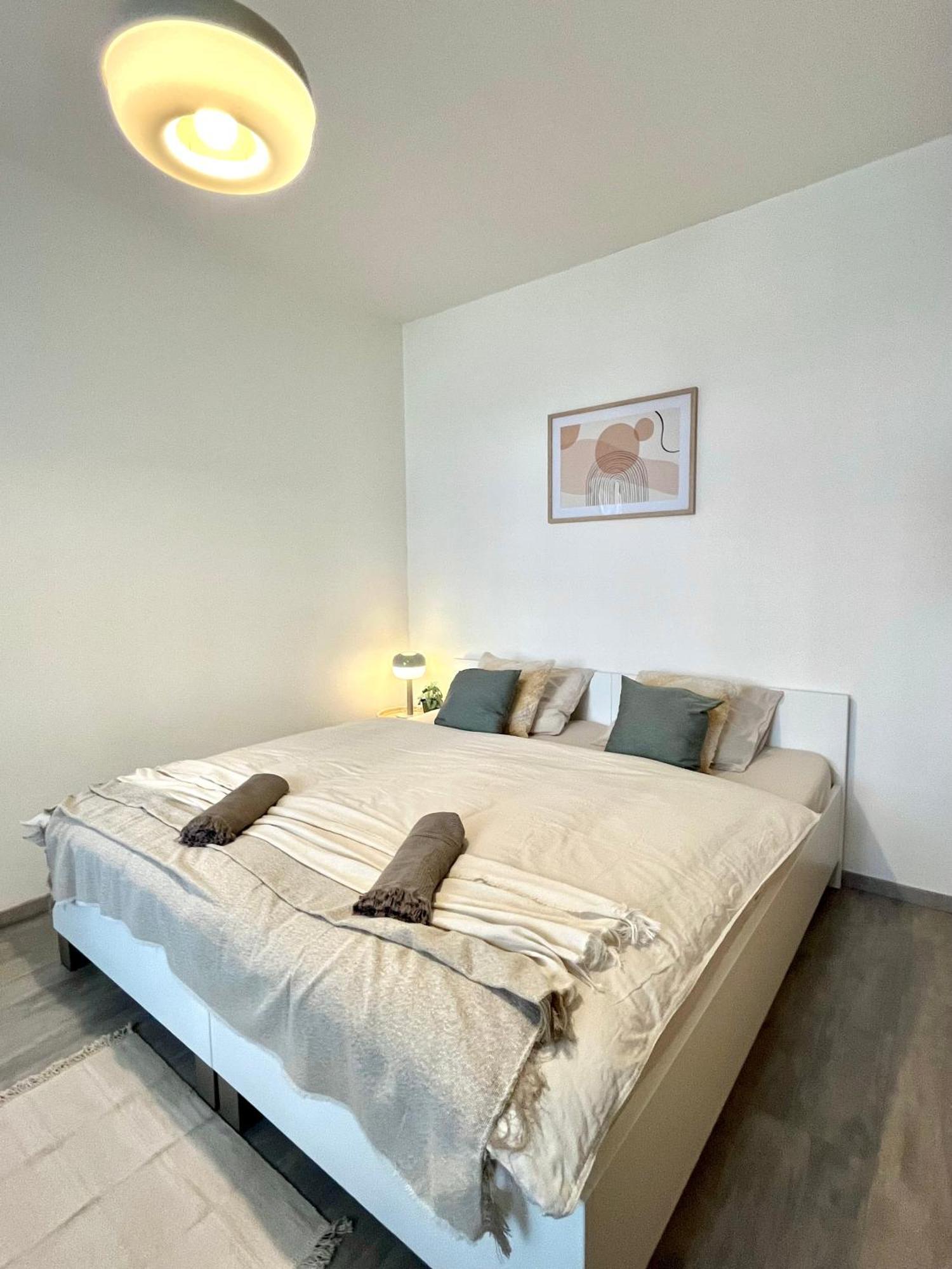 The Elite Suite Downtown 2- Bedroom Apt Ac & Garage Parking Bratislava Luaran gambar